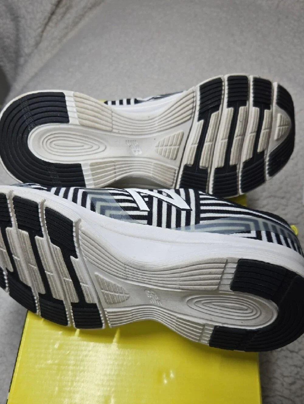 Kate Spade Saturday New Balance Signature Zig Zag Sneaker